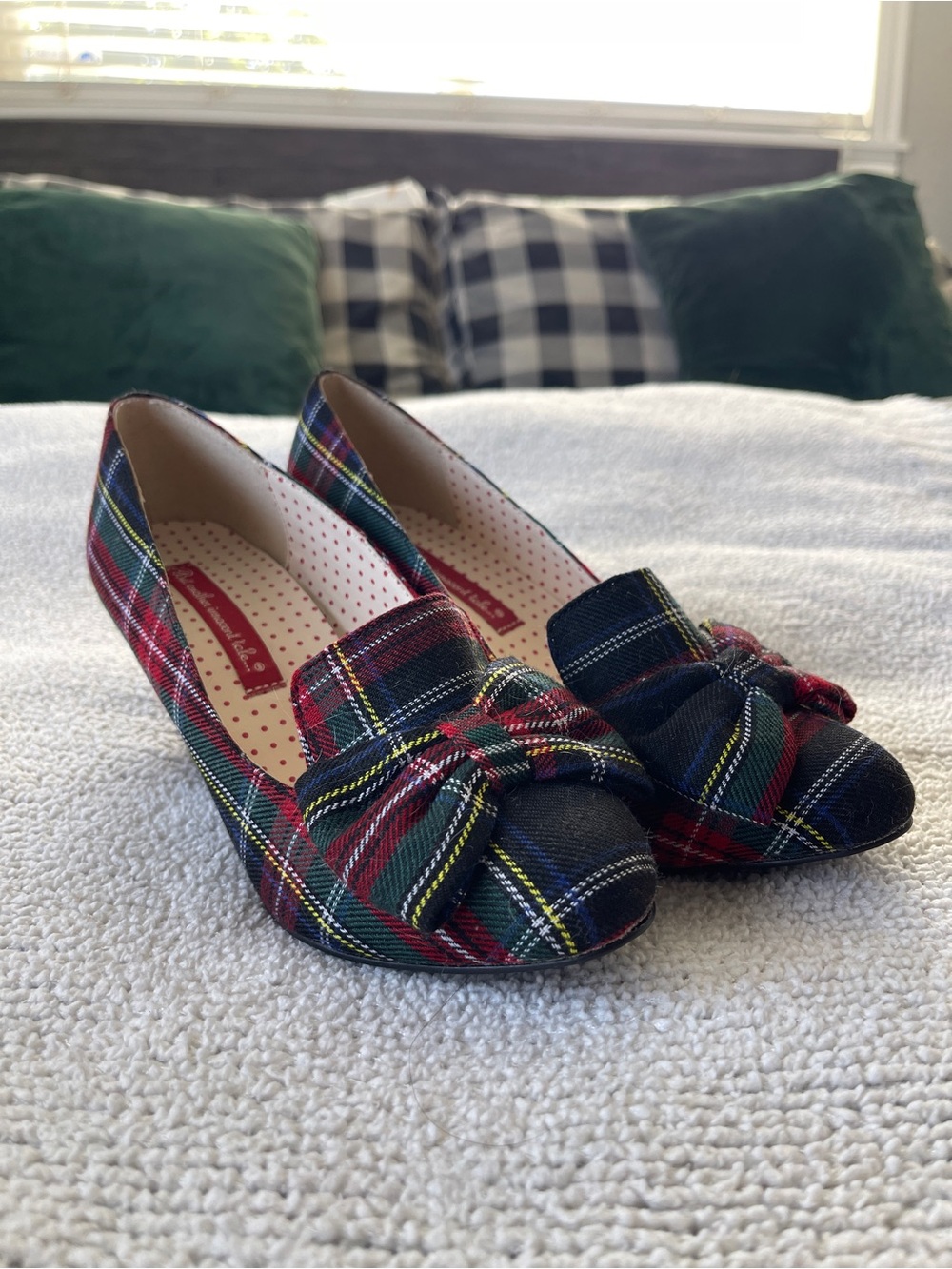 But Another Innocent Tale Tartan Plaid Bow Block Heel Pumps Women’s Size 7.5